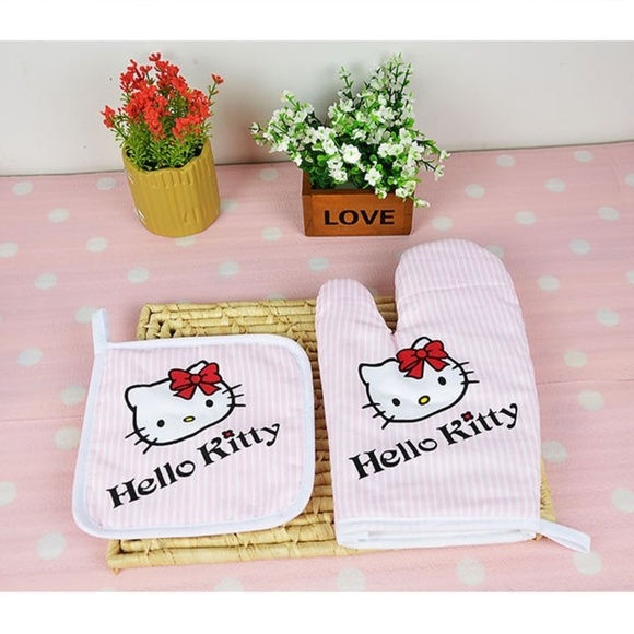 Hello Kitty Other - Hello Kitty Insulated Baking/Cooking Gloves